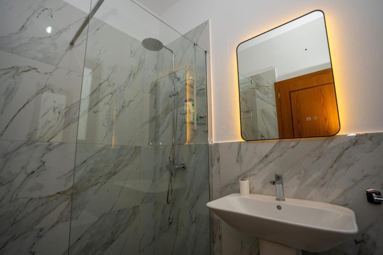 Hotel Veni I Gjyshit Nderlysaj