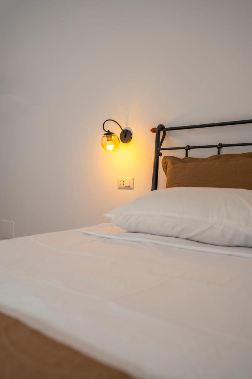 Veni I Gjyshit Hotel Nderlysaj